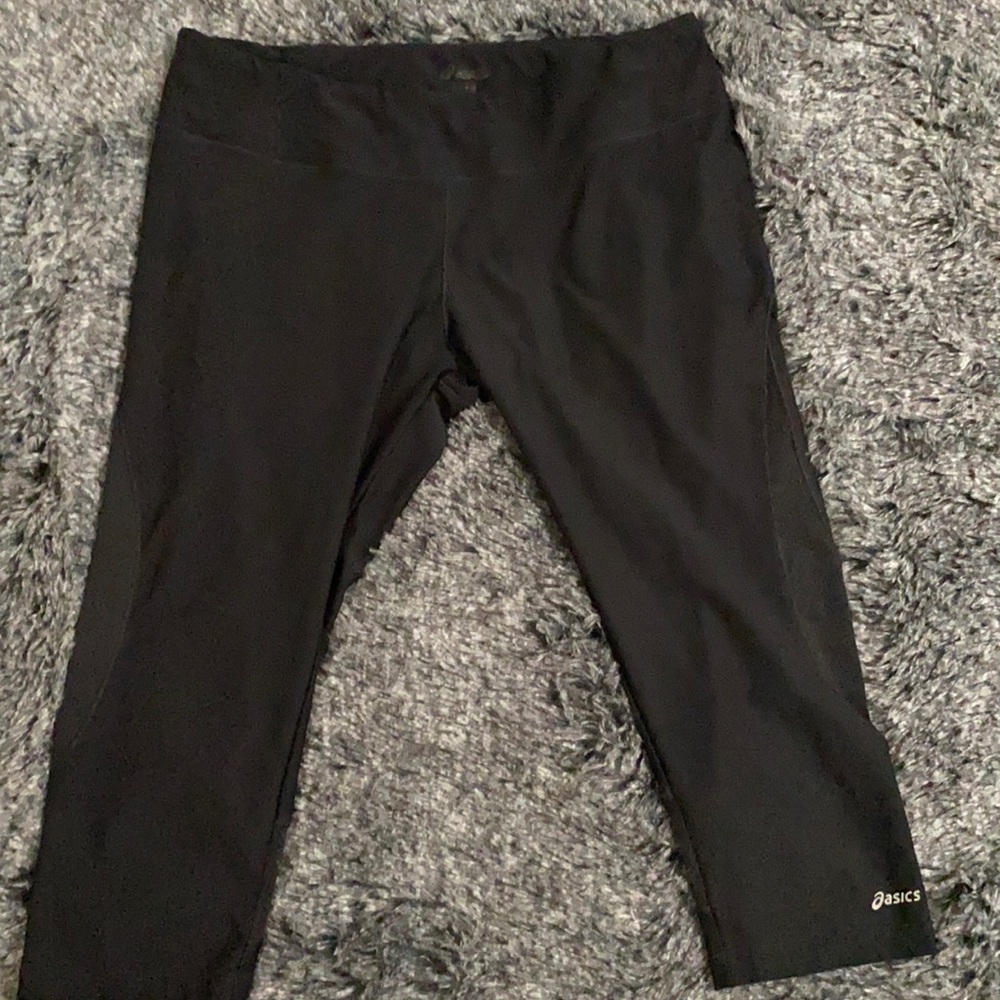 Well loved ASICS exercise capris